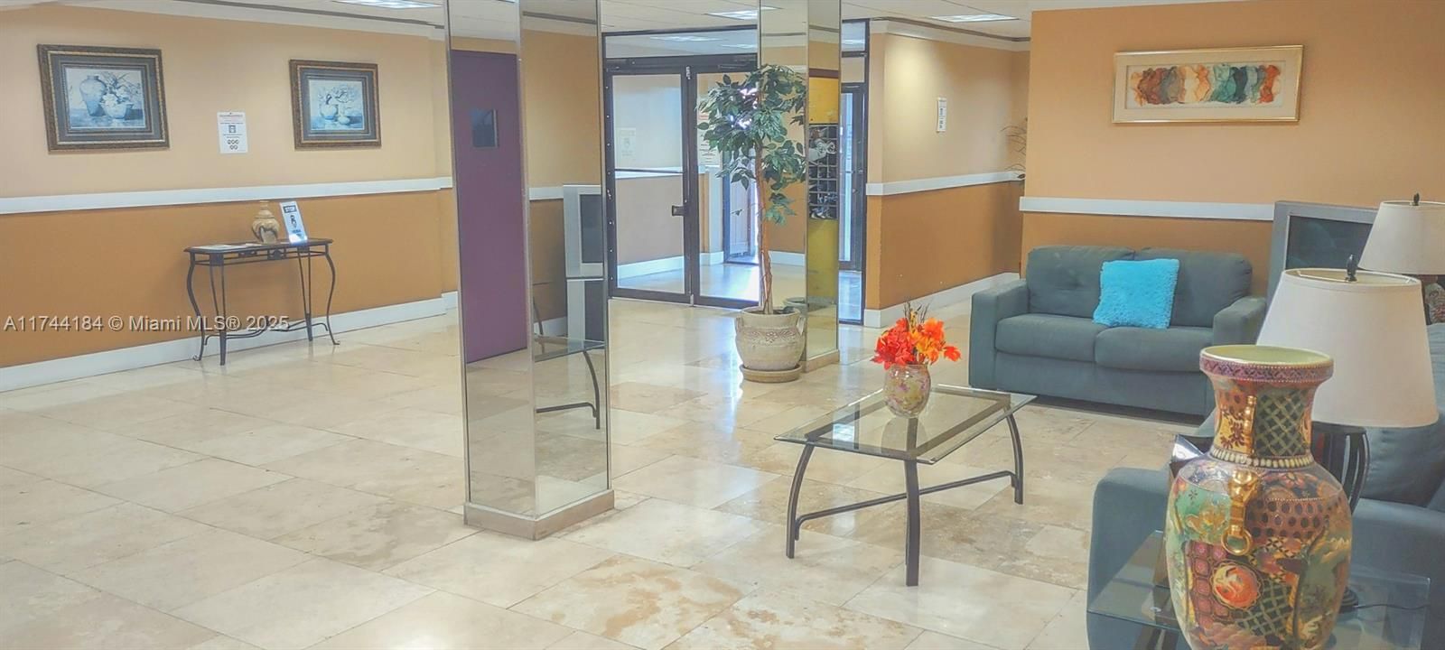 For Sale: $94,900 (1 beds, 1 baths, 783 Square Feet)
