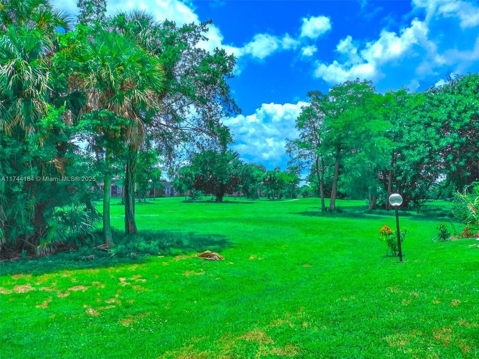 For Sale: $94,900 (1 beds, 1 baths, 783 Square Feet)