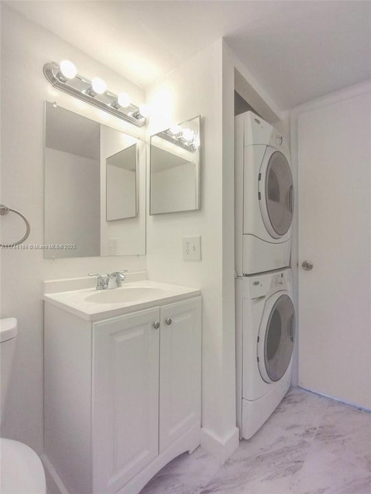 For Sale: $94,900 (1 beds, 1 baths, 783 Square Feet)