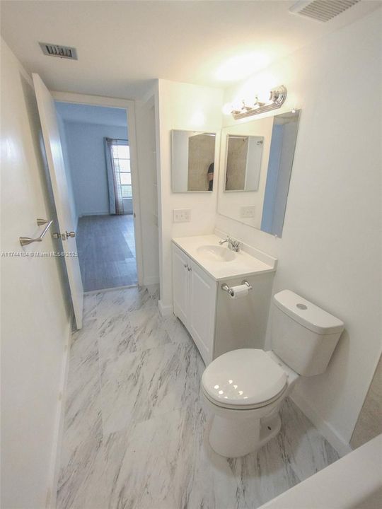 For Sale: $94,900 (1 beds, 1 baths, 783 Square Feet)
