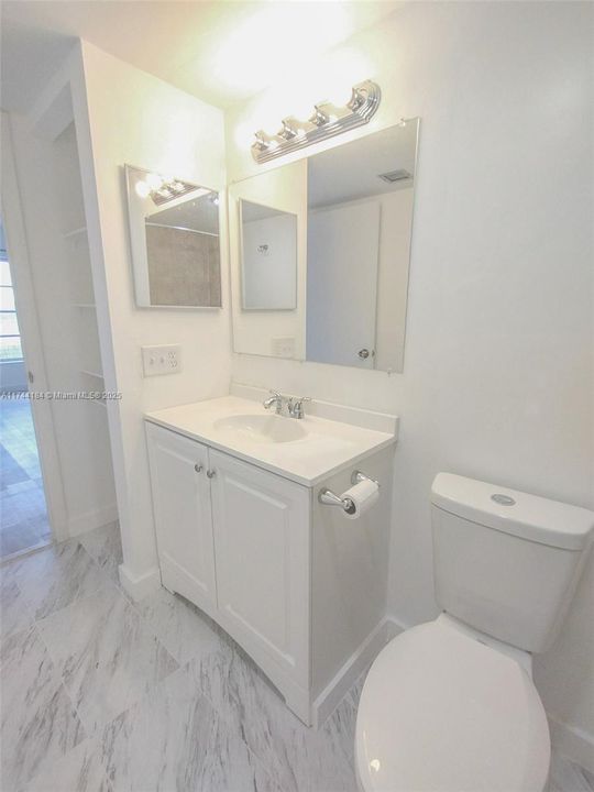 For Sale: $94,900 (1 beds, 1 baths, 783 Square Feet)