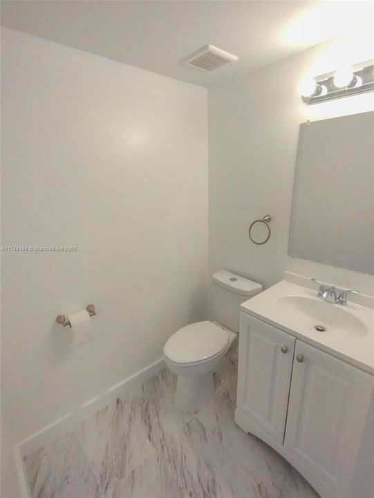 For Sale: $94,900 (1 beds, 1 baths, 783 Square Feet)