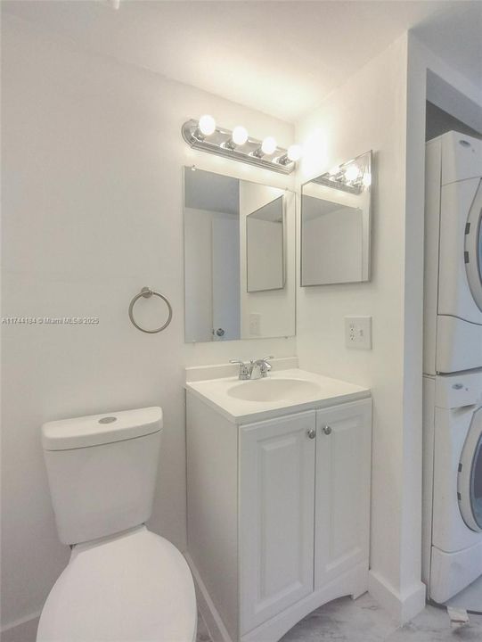 For Sale: $94,900 (1 beds, 1 baths, 783 Square Feet)