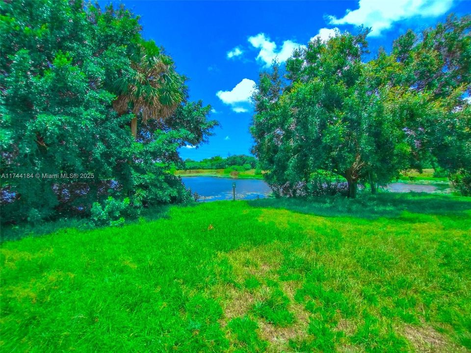 For Sale: $94,900 (1 beds, 1 baths, 783 Square Feet)