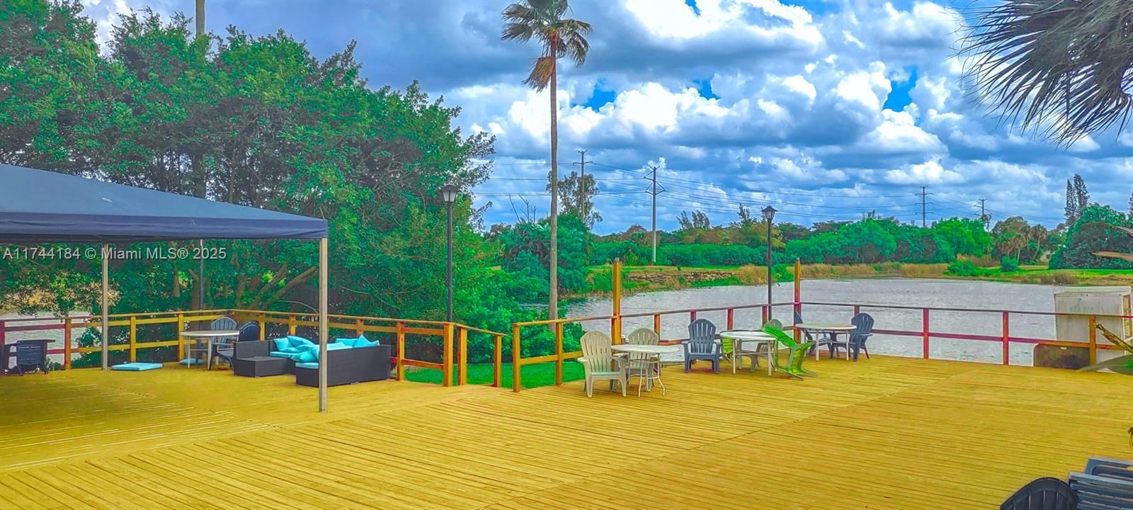 For Sale: $94,900 (1 beds, 1 baths, 783 Square Feet)