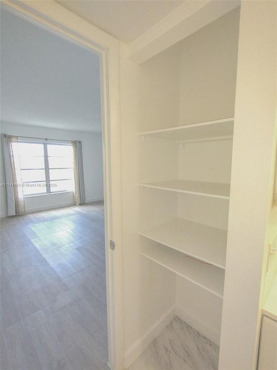 For Sale: $94,900 (1 beds, 1 baths, 783 Square Feet)