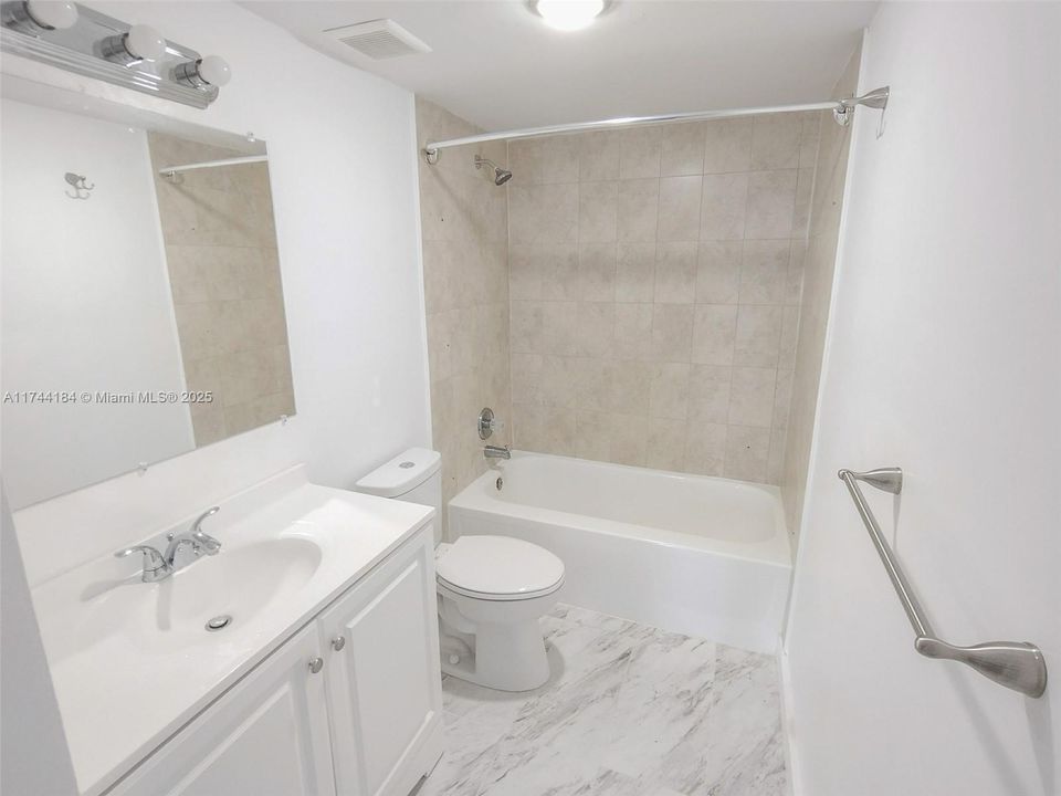 For Sale: $94,900 (1 beds, 1 baths, 783 Square Feet)
