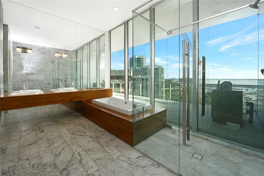 En Venta: $10,900,000 (6 camas, 6 baños, 5307 Pies cuadrados)