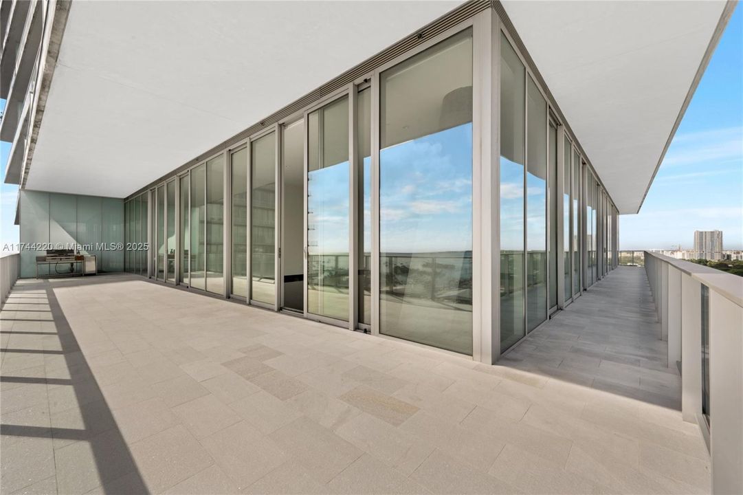 En Venta: $10,900,000 (6 camas, 6 baños, 5307 Pies cuadrados)