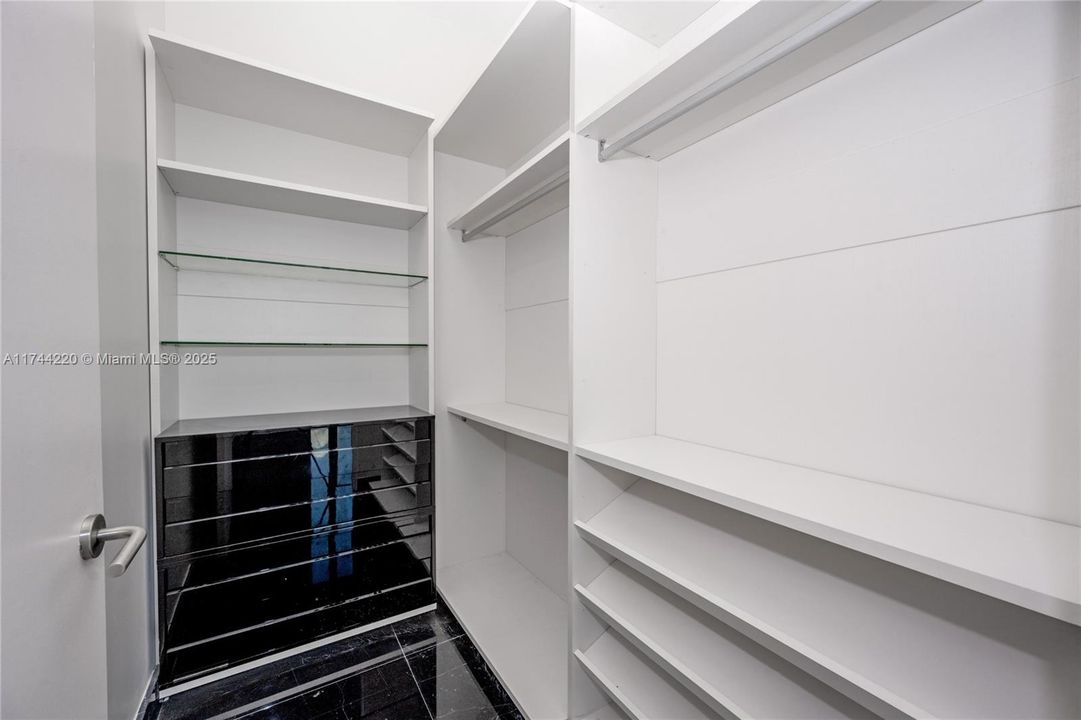 En Venta: $10,900,000 (6 camas, 6 baños, 5307 Pies cuadrados)