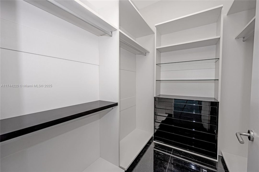 En Venta: $10,900,000 (6 camas, 6 baños, 5307 Pies cuadrados)