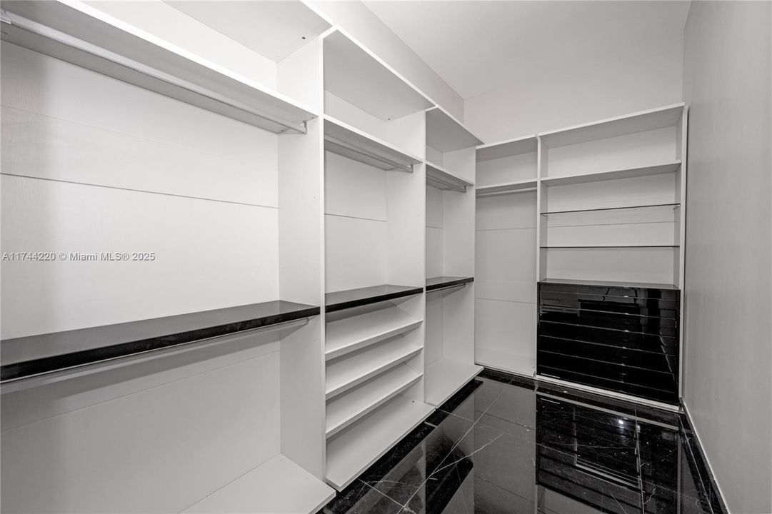 En Venta: $10,900,000 (6 camas, 6 baños, 5307 Pies cuadrados)