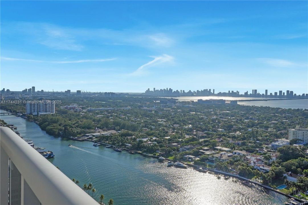 Recently Sold: $1,695,000 (2 beds, 2 baths, 1380 Square Feet)