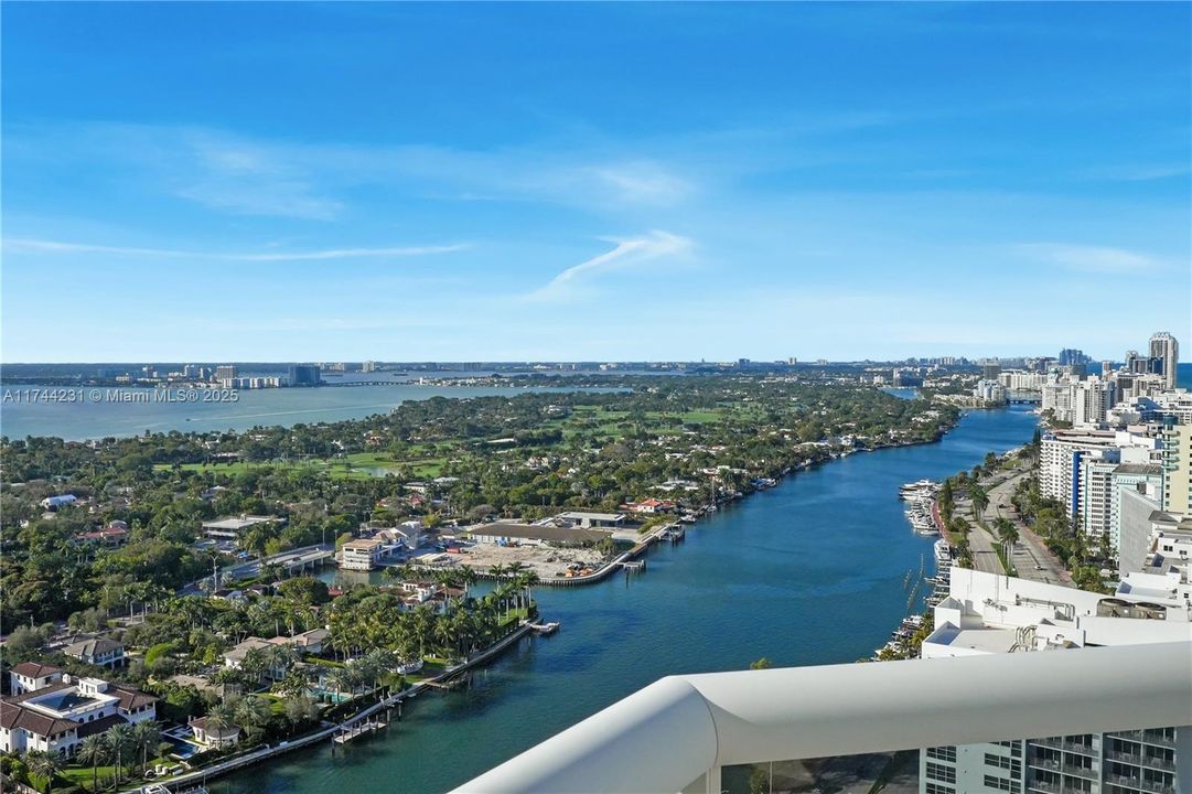 Recently Sold: $1,695,000 (2 beds, 2 baths, 1380 Square Feet)