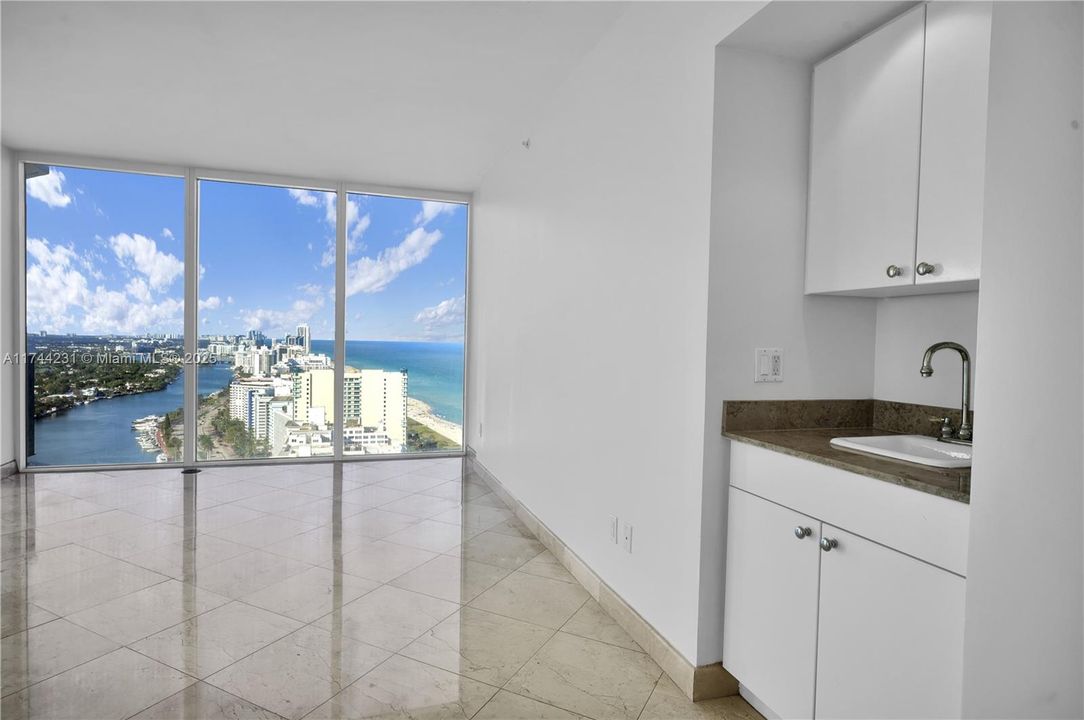 Recently Sold: $1,695,000 (2 beds, 2 baths, 1380 Square Feet)