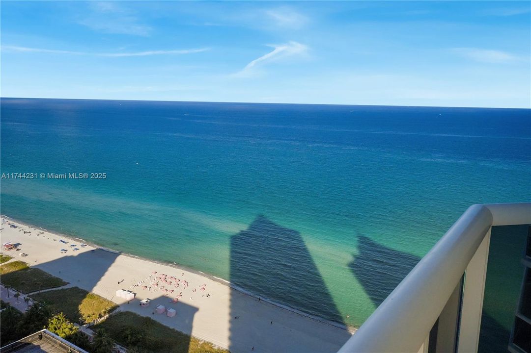 Recently Sold: $1,695,000 (2 beds, 2 baths, 1380 Square Feet)