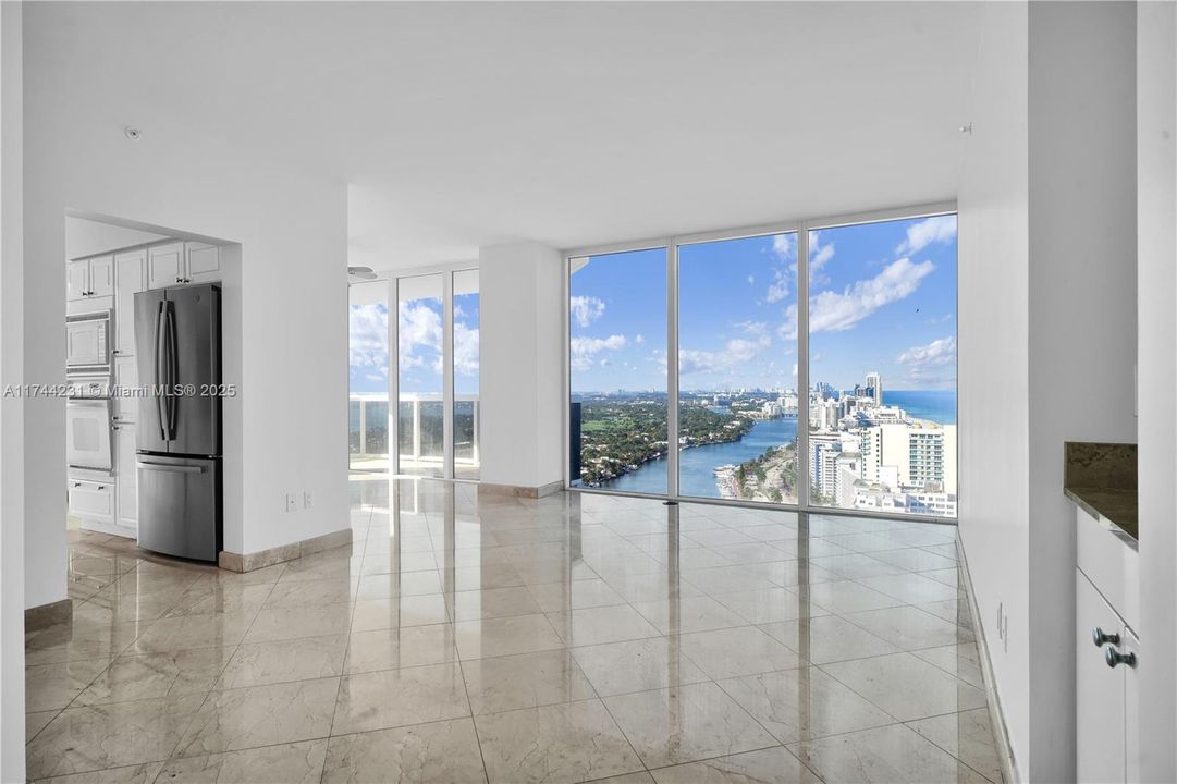 Recently Sold: $1,695,000 (2 beds, 2 baths, 1380 Square Feet)