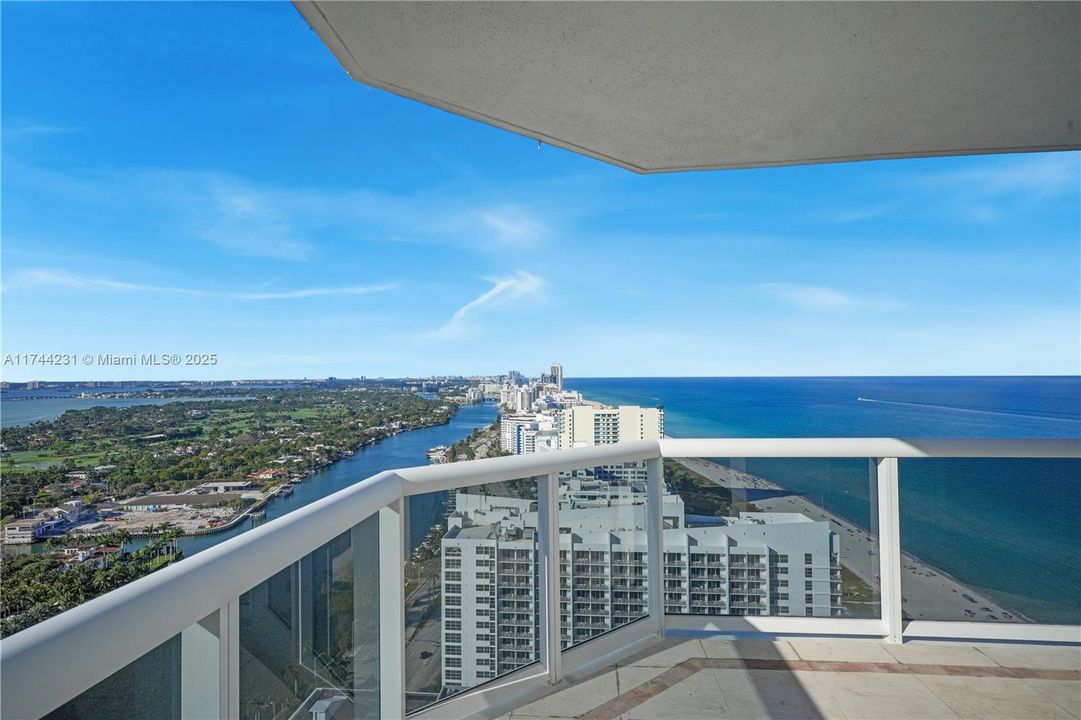 Recently Sold: $1,695,000 (2 beds, 2 baths, 1380 Square Feet)