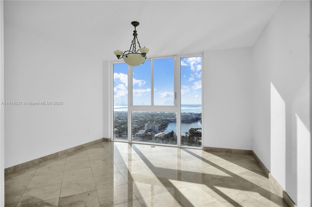 Recently Sold: $1,695,000 (2 beds, 2 baths, 1380 Square Feet)