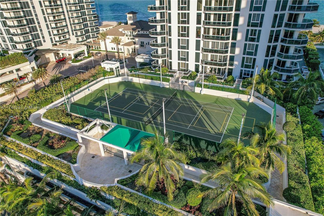 Recently Sold: $1,695,000 (2 beds, 2 baths, 1380 Square Feet)