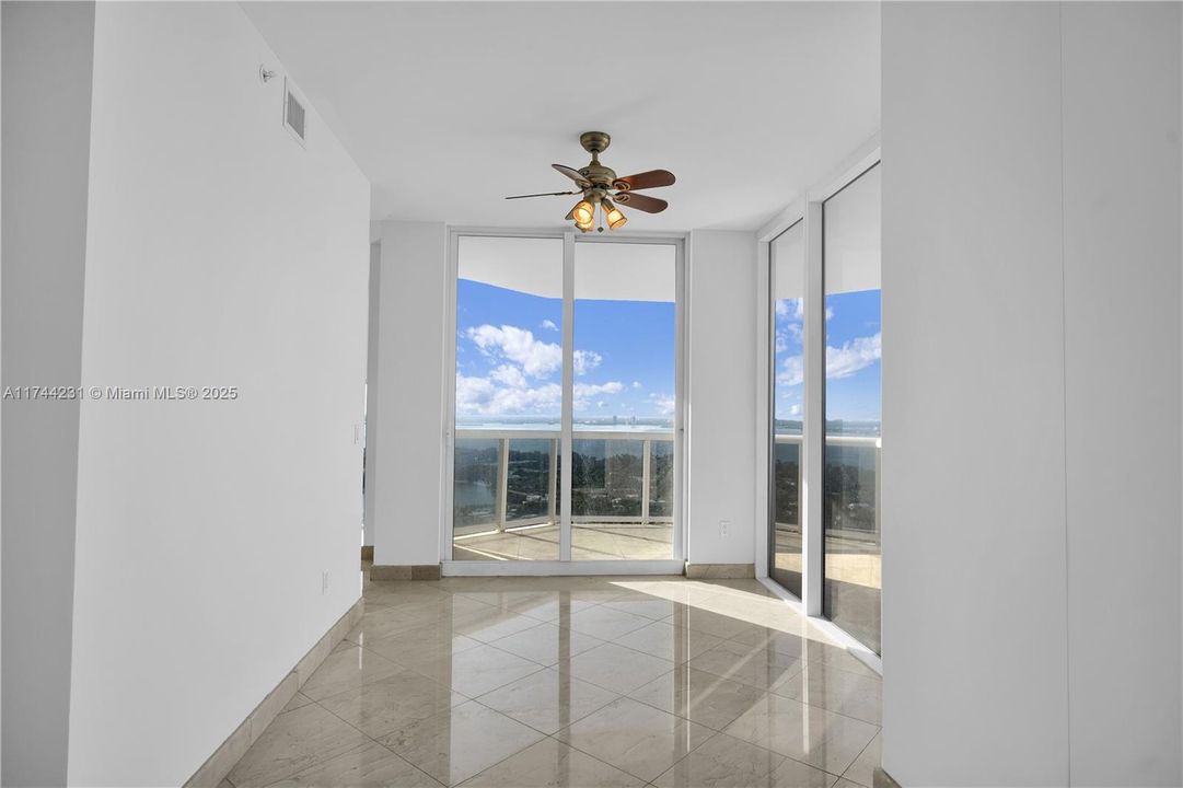 Recently Sold: $1,695,000 (2 beds, 2 baths, 1380 Square Feet)