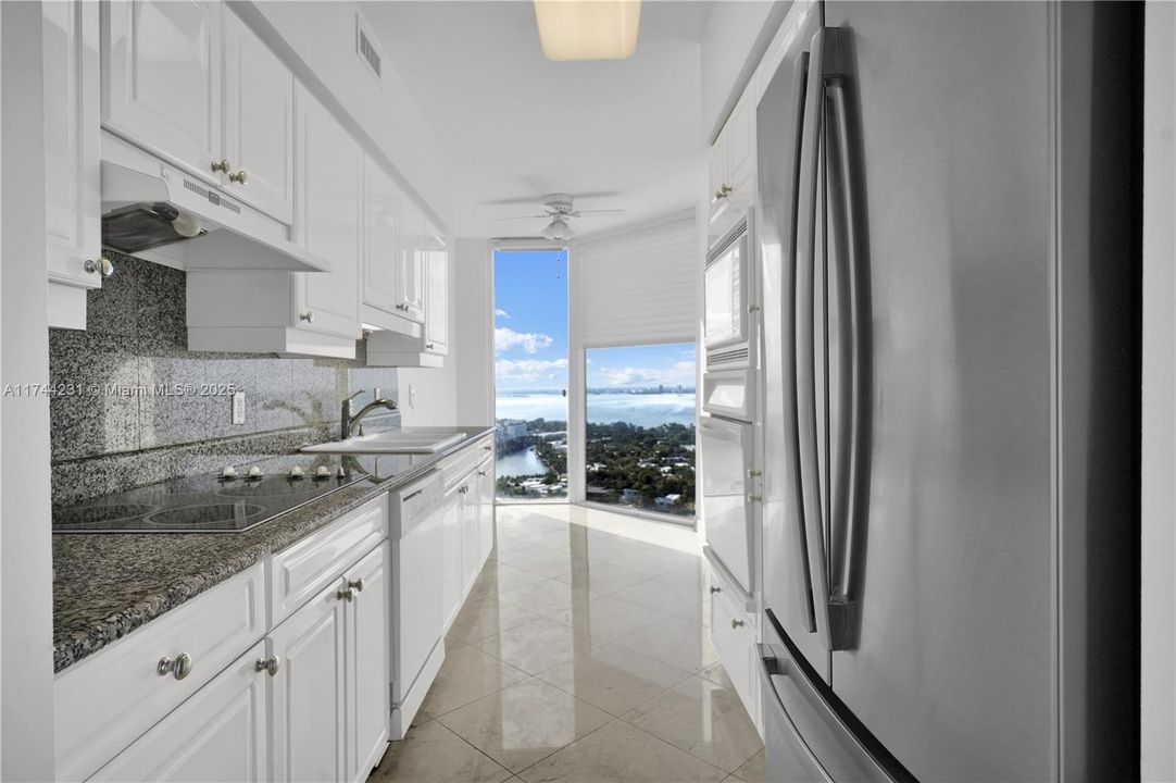 Recently Sold: $1,695,000 (2 beds, 2 baths, 1380 Square Feet)