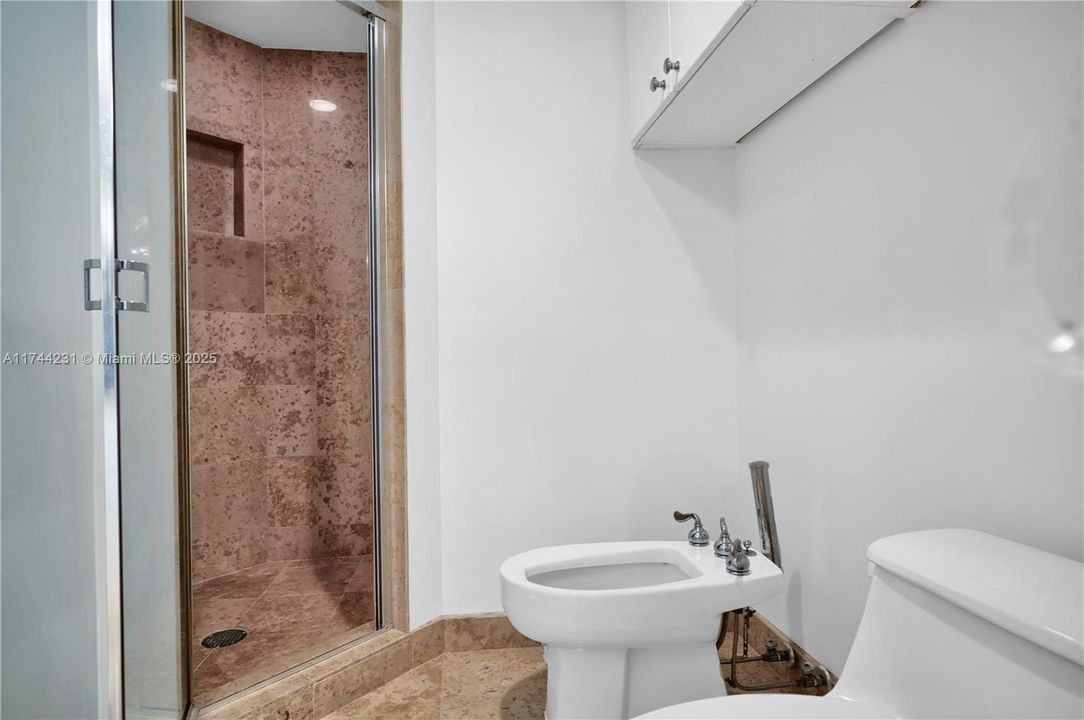 Recently Sold: $1,695,000 (2 beds, 2 baths, 1380 Square Feet)