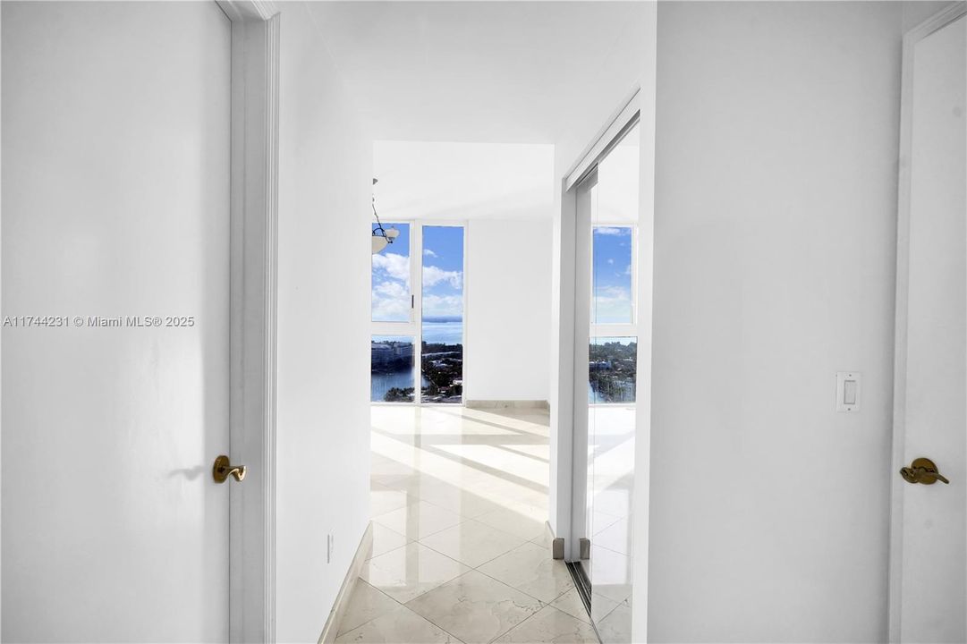 Recently Sold: $1,695,000 (2 beds, 2 baths, 1380 Square Feet)