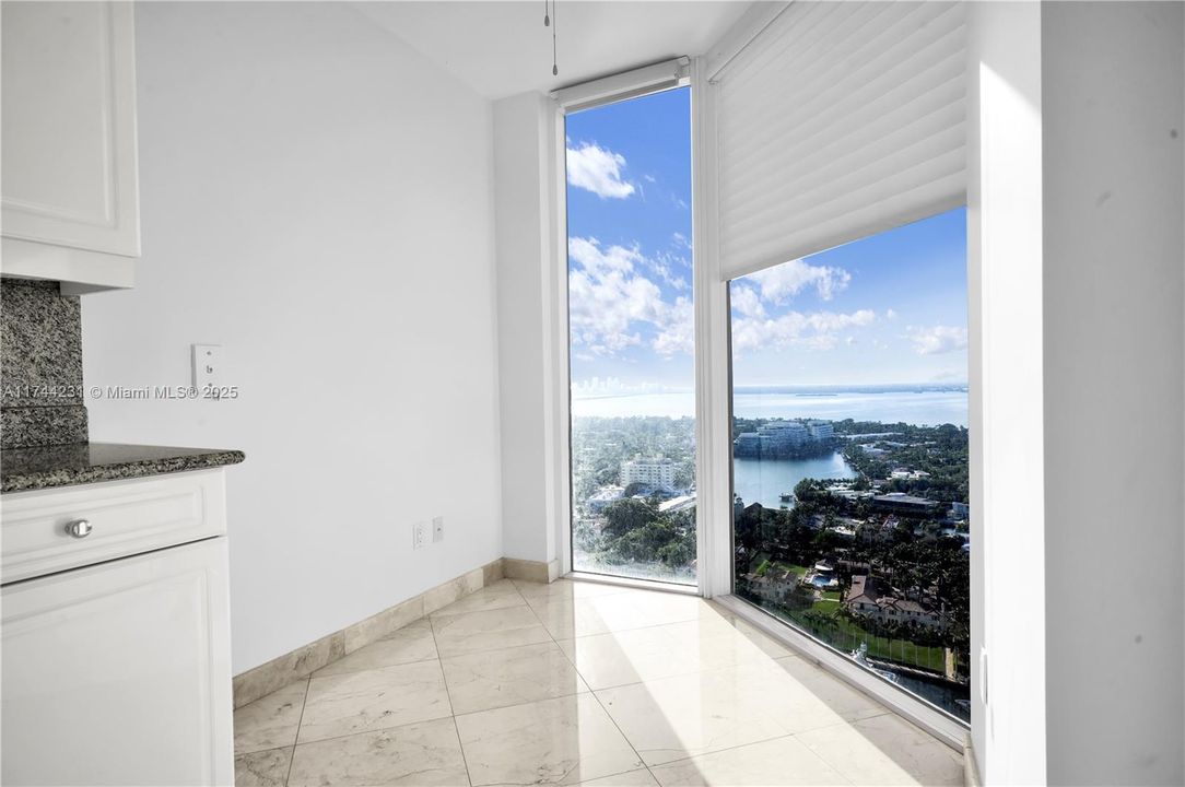 Recently Sold: $1,695,000 (2 beds, 2 baths, 1380 Square Feet)