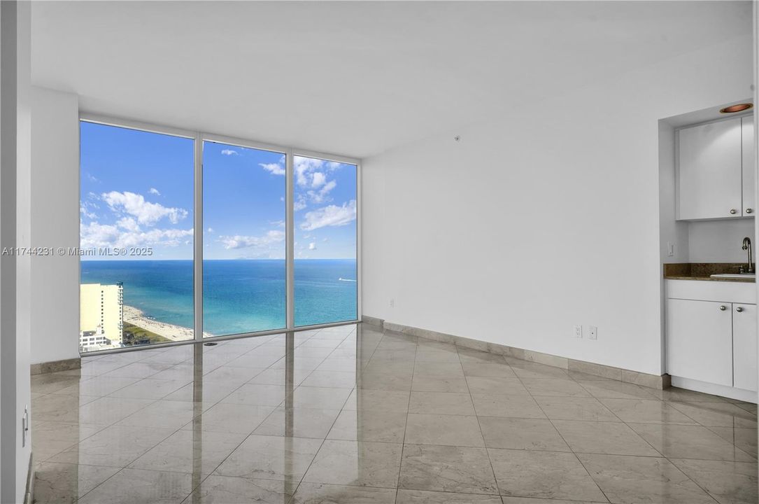 Recently Sold: $1,695,000 (2 beds, 2 baths, 1380 Square Feet)