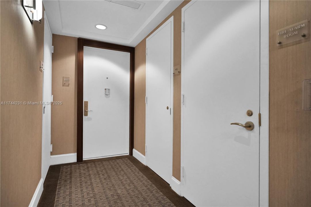 Recently Sold: $1,695,000 (2 beds, 2 baths, 1380 Square Feet)