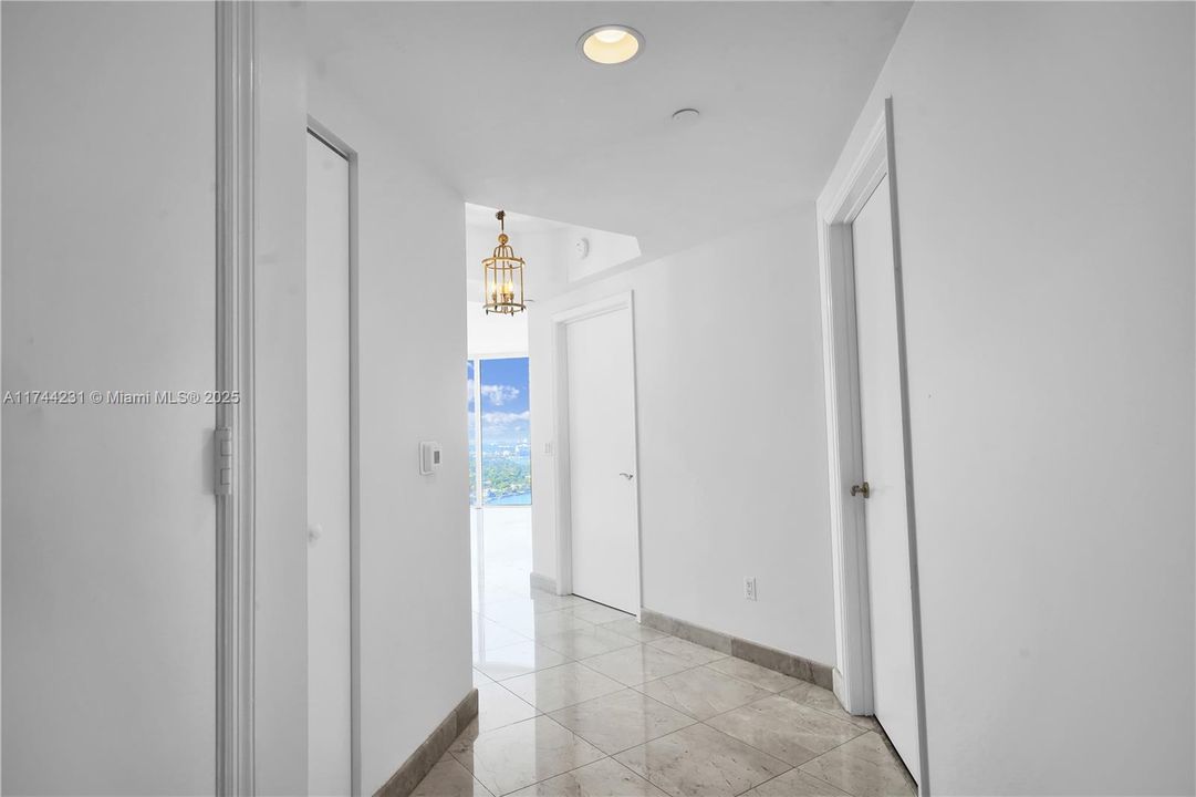 Recently Sold: $1,695,000 (2 beds, 2 baths, 1380 Square Feet)