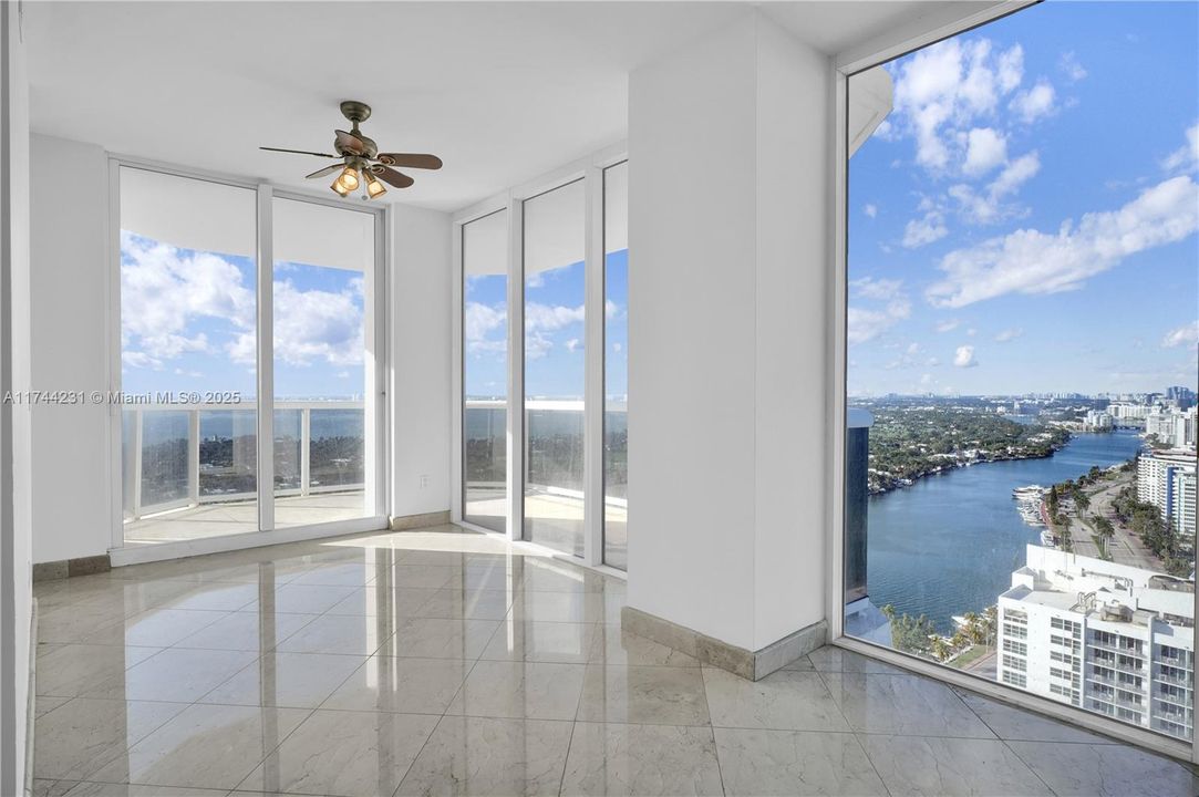 Recently Sold: $1,695,000 (2 beds, 2 baths, 1380 Square Feet)