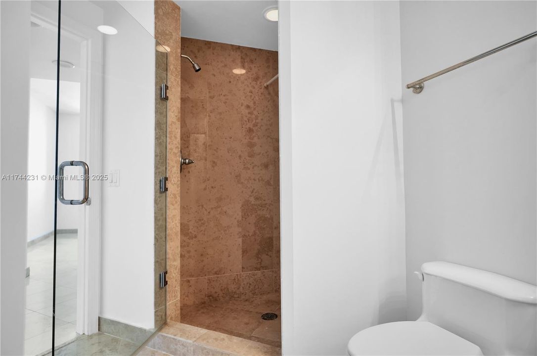 Recently Sold: $1,695,000 (2 beds, 2 baths, 1380 Square Feet)