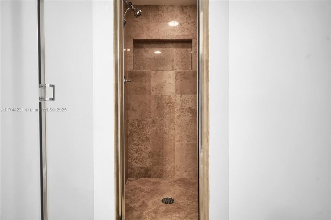 Recently Sold: $1,695,000 (2 beds, 2 baths, 1380 Square Feet)