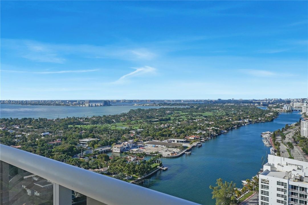 Recently Sold: $1,695,000 (2 beds, 2 baths, 1380 Square Feet)