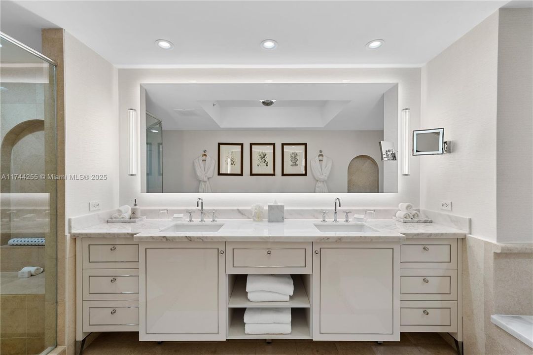 Recently Sold: $3,850,000 (2 beds, 2 baths, 2035 Square Feet)