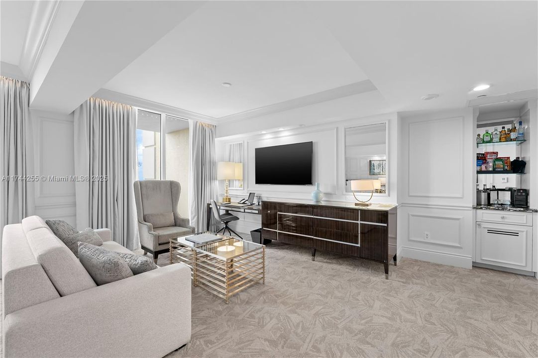 Recently Sold: $3,850,000 (2 beds, 2 baths, 2035 Square Feet)