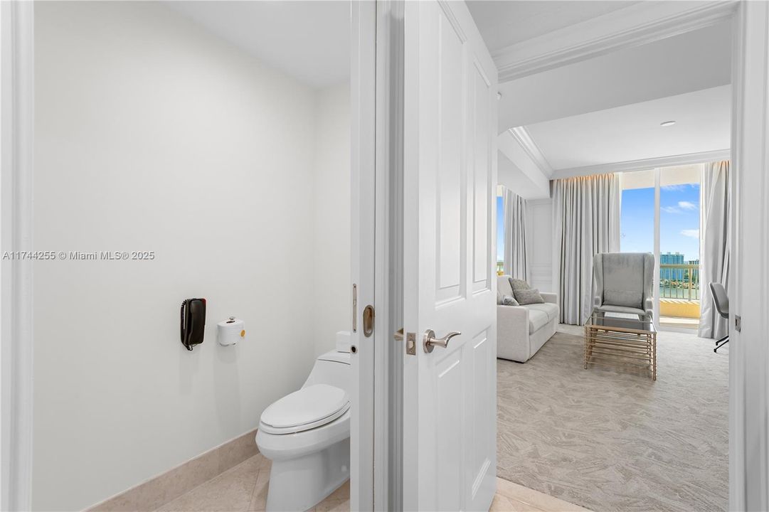 Recently Sold: $3,850,000 (2 beds, 2 baths, 2035 Square Feet)