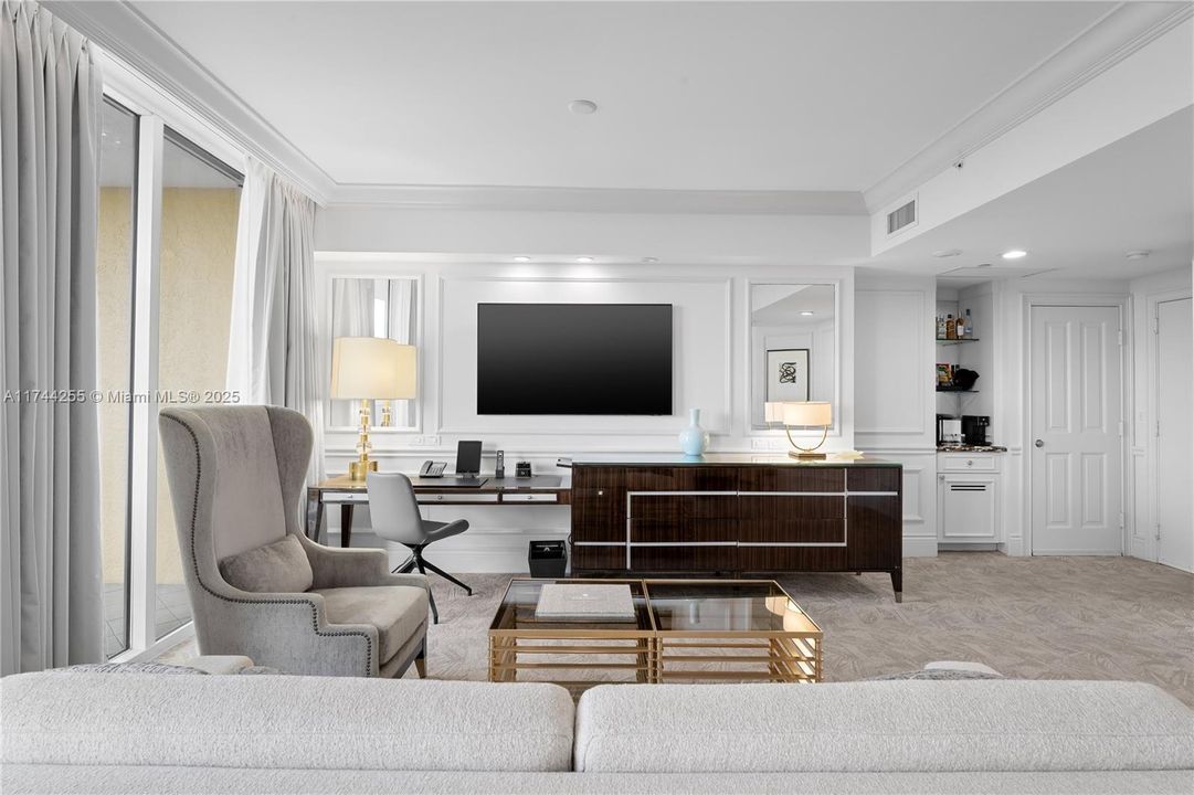 Recently Sold: $3,850,000 (2 beds, 2 baths, 2035 Square Feet)