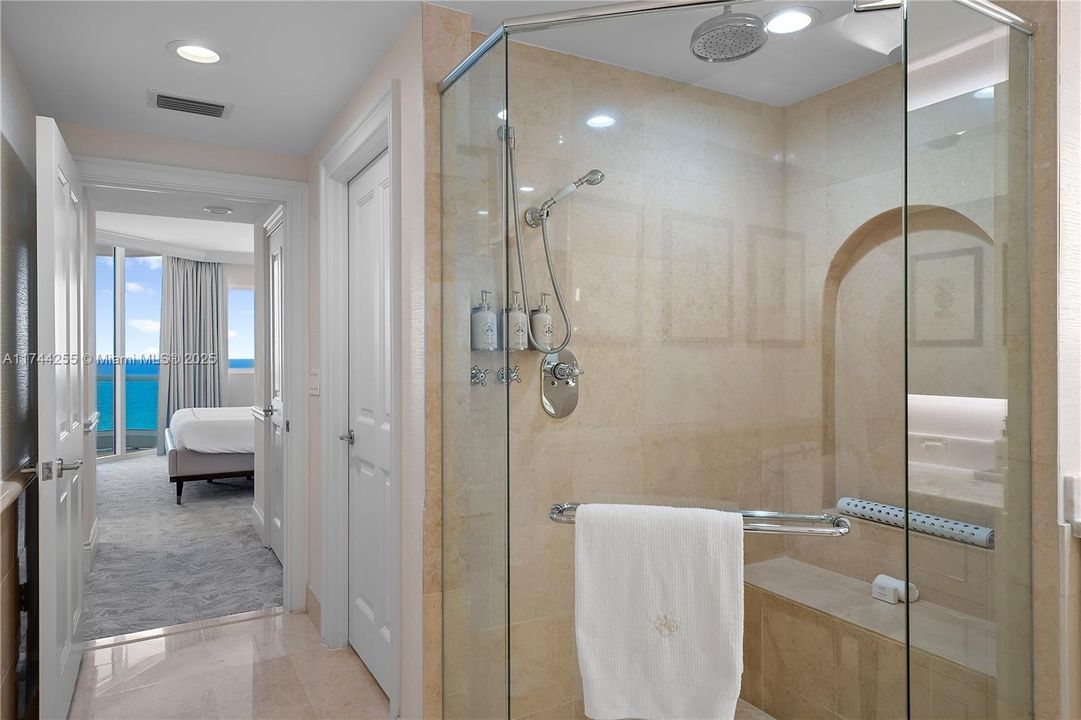 Recently Sold: $3,850,000 (2 beds, 2 baths, 2035 Square Feet)