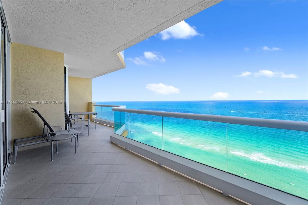Recently Sold: $3,850,000 (2 beds, 2 baths, 2035 Square Feet)