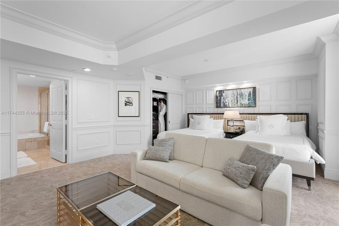 Recently Sold: $3,850,000 (2 beds, 2 baths, 2035 Square Feet)