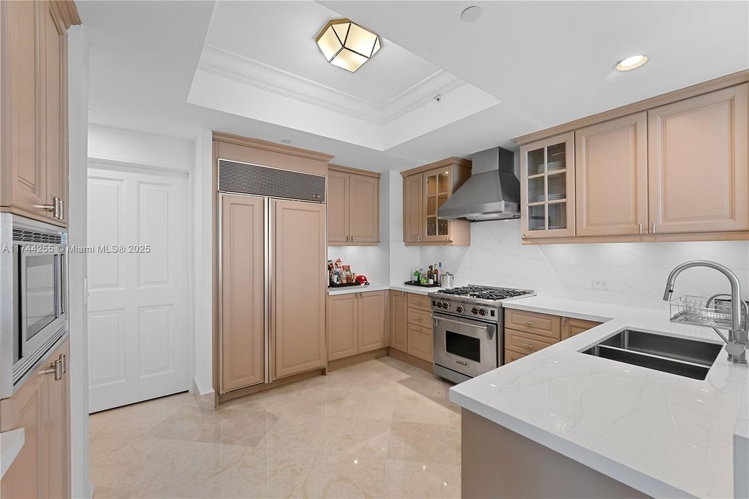 Recently Sold: $3,850,000 (2 beds, 2 baths, 2035 Square Feet)