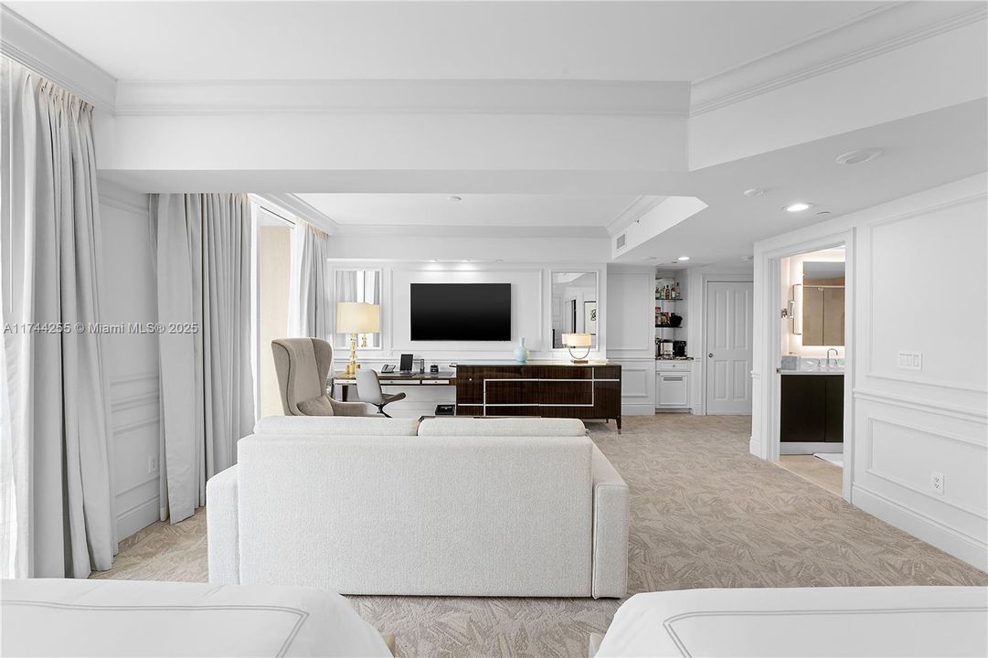 Recently Sold: $3,850,000 (2 beds, 2 baths, 2035 Square Feet)