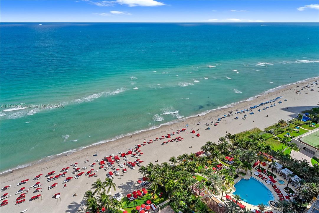 Recently Sold: $3,850,000 (2 beds, 2 baths, 2035 Square Feet)