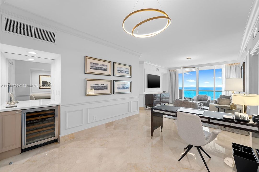 Recently Sold: $3,850,000 (2 beds, 2 baths, 2035 Square Feet)