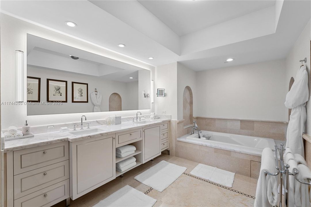 Recently Sold: $3,850,000 (2 beds, 2 baths, 2035 Square Feet)