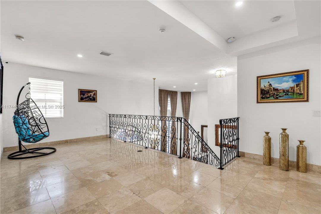 最近售出: $1,275,000 (6 贝兹, 4 浴室, 3386 平方英尺)