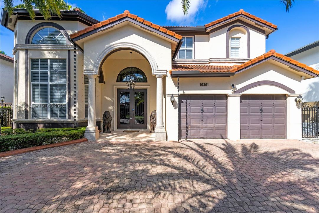 最近售出: $1,275,000 (6 贝兹, 4 浴室, 3386 平方英尺)